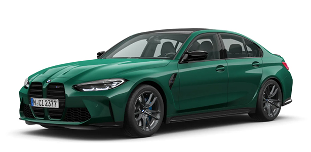 " Grüne BMW M3 Limousine vor weißem Hintergrund, schräg von vorn fotografiert."